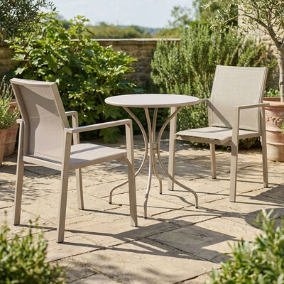 Gewerbliches Outdoor-Bistro-Set mit pulverbeschichtetem Aluminiumlegierungsrahmen und Textilene-Netzbestuhlung für den Einsatz in Hotels und Resorts